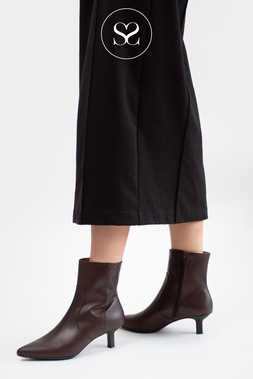 WONDERS CHOCOLATE BROWN POINTED TOE KITTEN HEEL ANKLE BOOTS G-7111