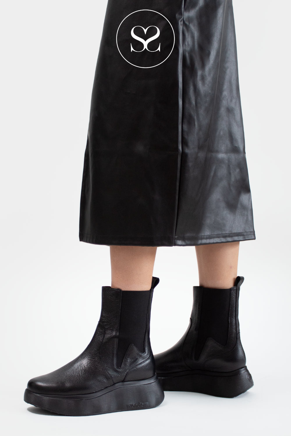 WONDERS BLACK WEDGE CHELSEA PULL ON ANKLE BOOTS A-3632
