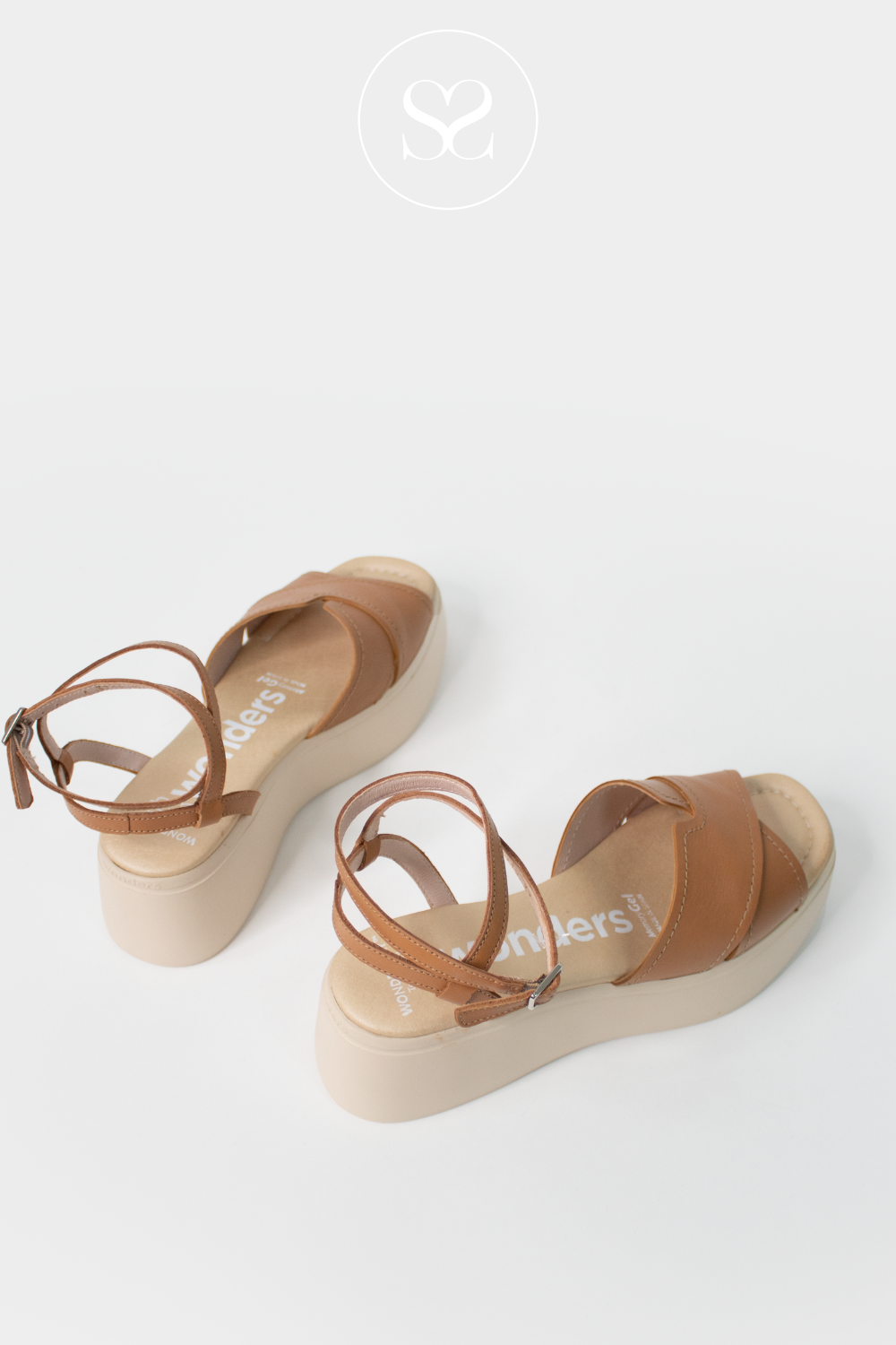 WONDERS A-3712 LIGHTWEIGHT COMFORT SANDALS WITH ANKLE STRAP AND FLATFORM SOLE