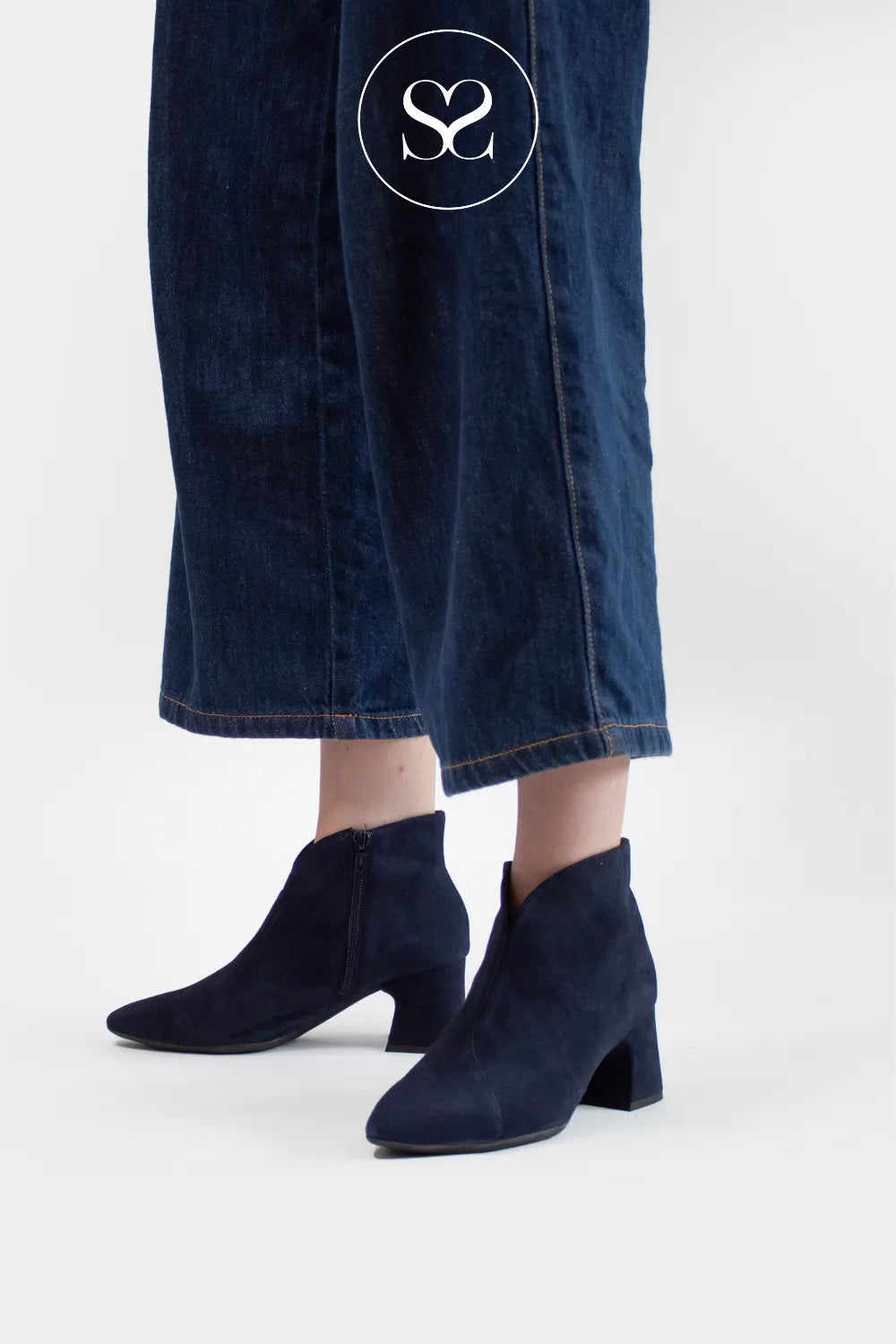 WONDERS NAVY SUEDE POINTED TOE BLOCK HEEL ANKLE BOOTS I-9013 WITH LOW V CUT DETAIL AND INSIDE ZIP FOR CLOSURE