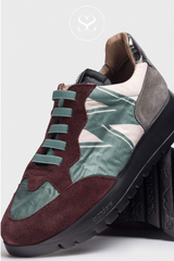 WONDERS A-2452 WEDGE TRAINER WITH BURGUNDY SUEDE TOE AND GREEN WONDERS LOGO ON THE SIDE, HAS A BLACK SOLE