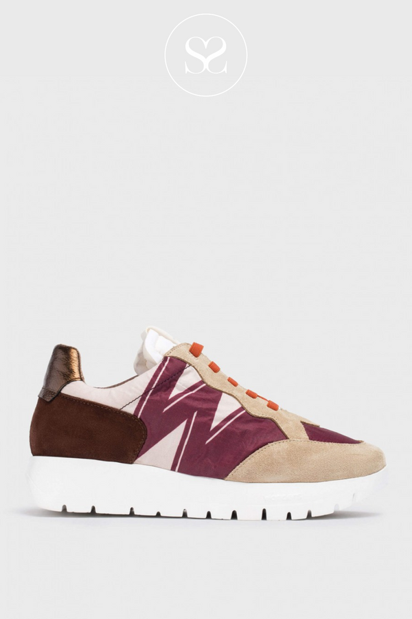 WONDERS A-2452 WEDGE TRAINER WITH BEIGE SUEDE TOE AND BURGUNDY WONDERS LOGO ON THE SIDE, HAS A WHITE SOLE 