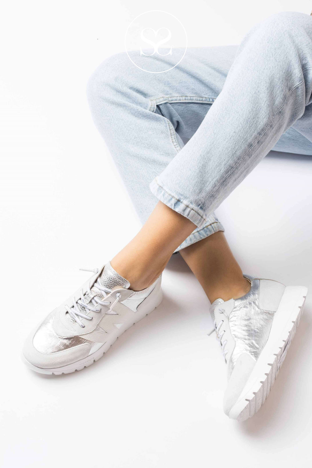 WONDERS A-2464 WHITE SILVER FLATFORM WEDGE TRAINERS WITH ELASTICATED LACES AND WHITE WONDERS BRANDING ON THE SIDE
