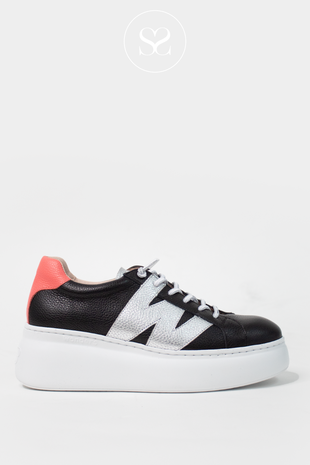 WONDERS A-2650 BLACK LEATHER PULL ON TRAINER WITH ELASTIC LACES. WEDGE SOLE.