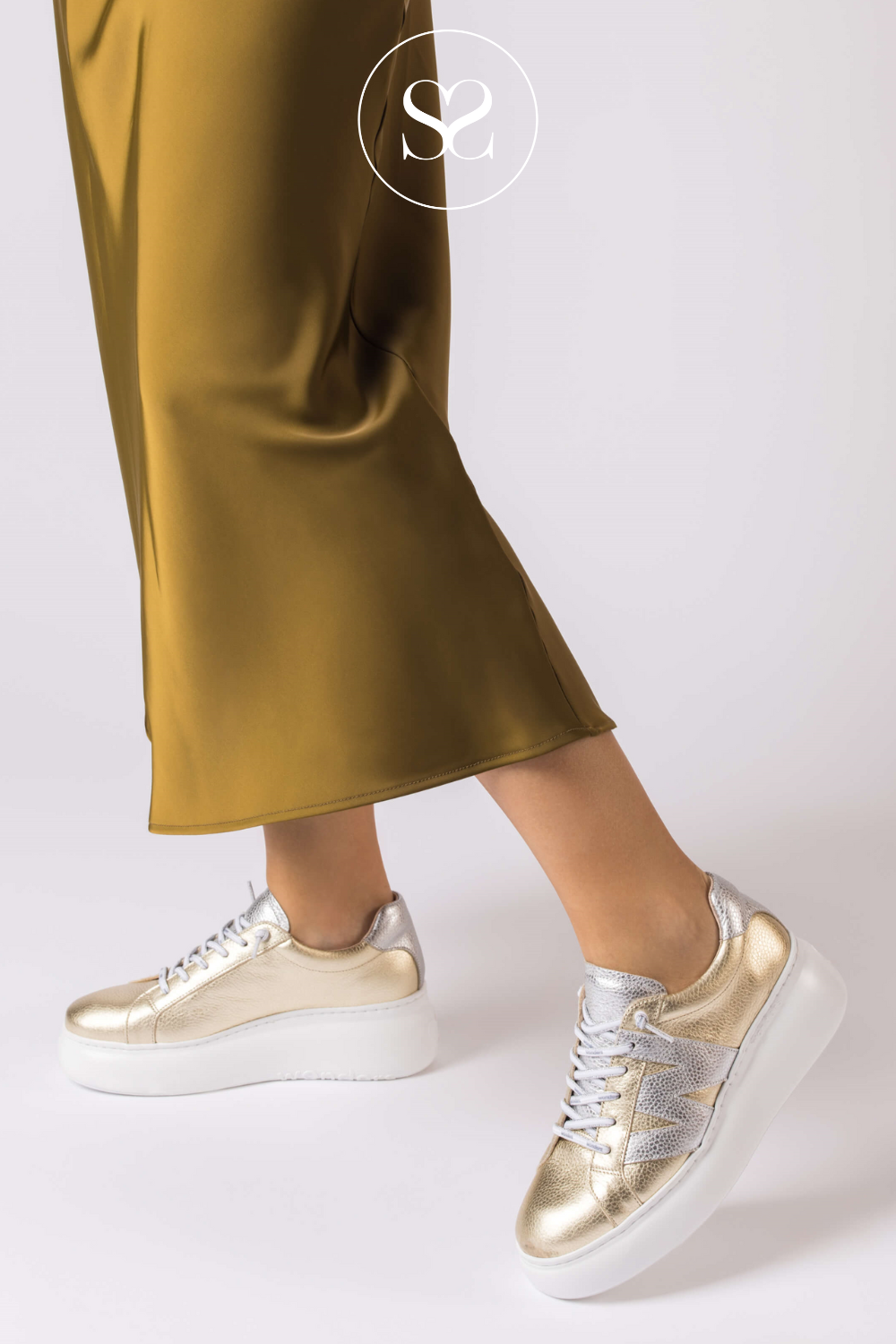 WONDERS A-2650 GOLD LEATHER FLATFORM TRAINERS WITH SILVER WONDERS BRANDING ON THE SIDE AND A WHITE SOLE