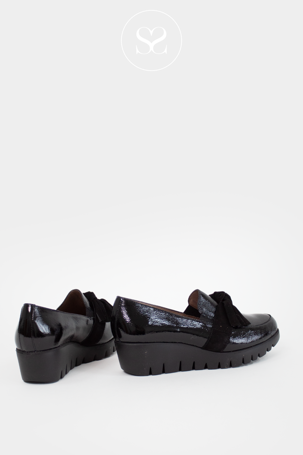 WONDERS C-33323 BLACK PATENT LEATHER WEDGE LOAFERS