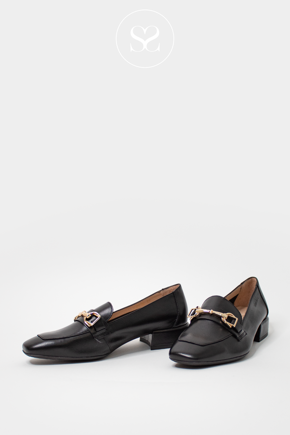 WONDERS C-5030 BLACK LEATHER LOW HEEL LOAFERS WITH GOLD SMALL BUCKLE