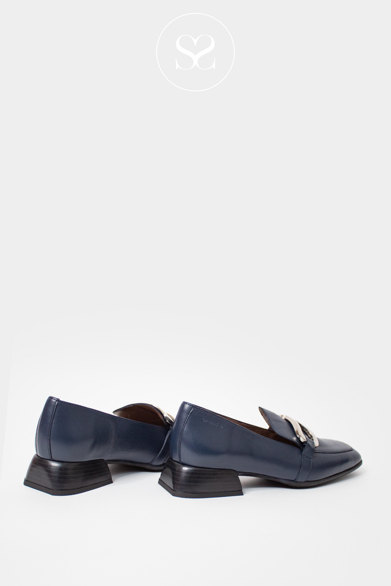 WONDERS C-7110 NAVY LEATHER LOAFER WITH SMALL HEEL AND MIRRORED BUCKLE