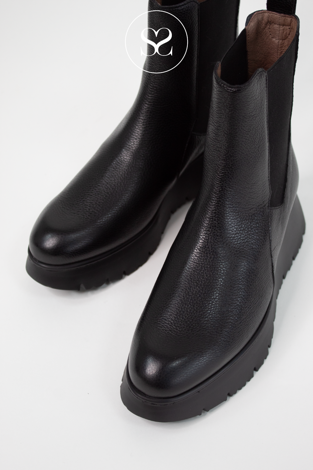 WONDERS C-7310 BLACK LEATHER WEDGE CHELSEA ANKLE BOOTS