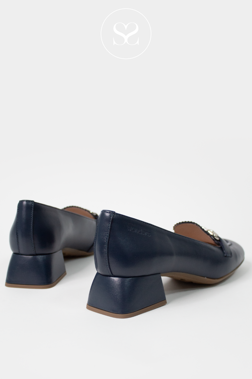 WONDERS D-1221 NAVY LEATHER OFFICE SHOE. LOW BLOCK HEEL. SILVER BUCKLE. COMFORTABLE SHOE