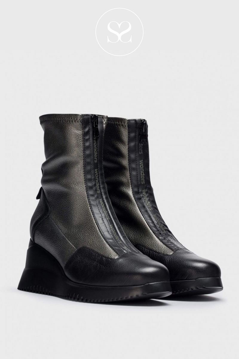 WONDERS BLACK WEDGE BOOTS WITH FRONT ZIP DETAIL