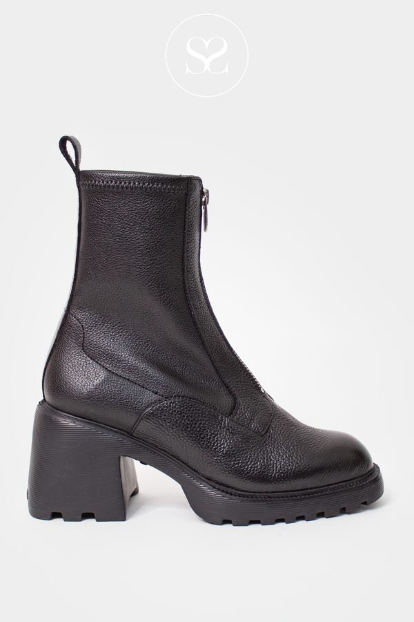 WONDERS G-6701 BLACK MILITARY ANKLE BOOT WITH CHUNKY HEEL AND FRONT SILVER ZIP
