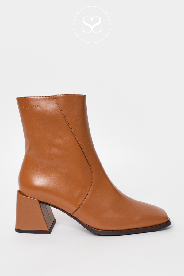 WONDERS H-4352 TAN BLOCK HEEL ANKLE BOOT WITH INSIDE ZIP AND SLIGHTLY SQUARED TOE