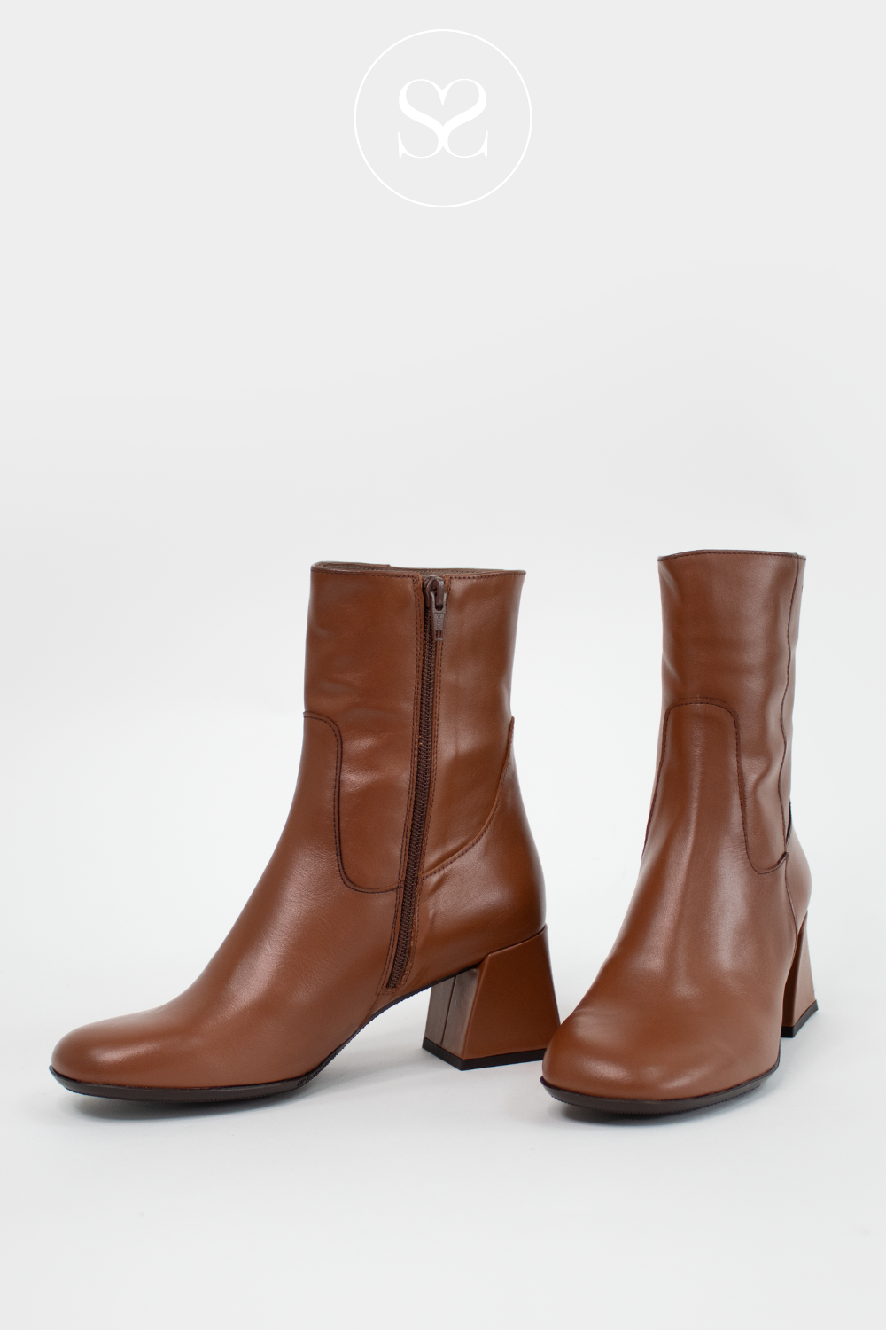 WONDERS H 6212 TAN LEATHER BLOCK HEEL ANKLE BOOTS