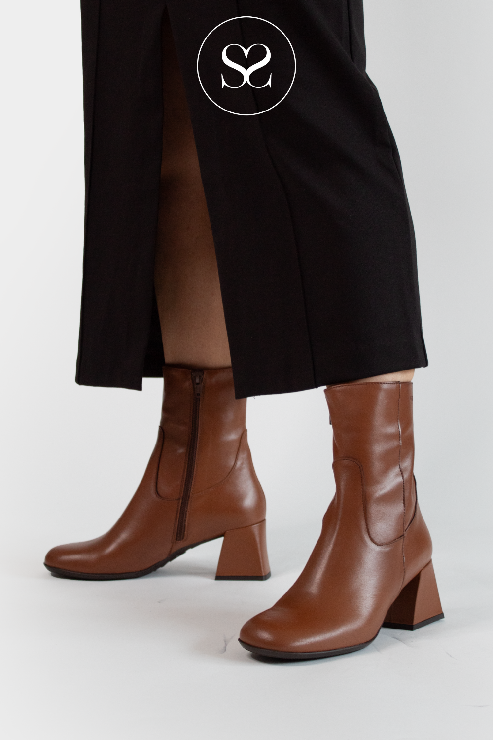 WONDERS H 6212 TAN LEATHER BLOCK HEEL ANKLE BOOTS