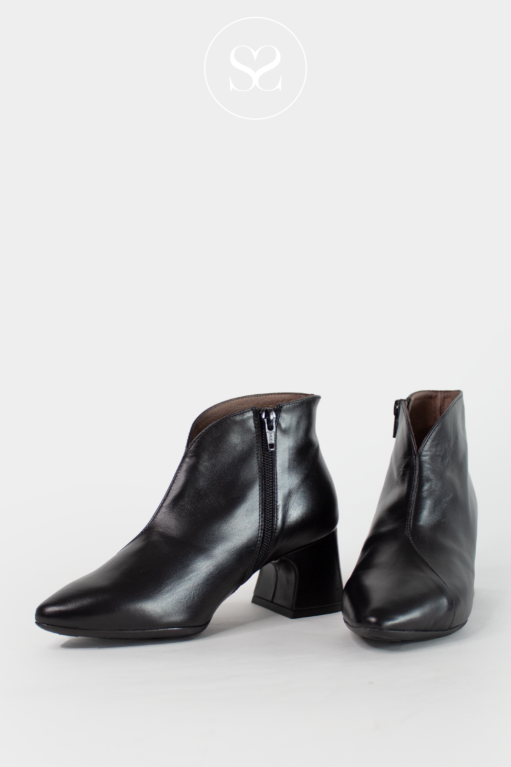 WONDERS I-9013 BLACK LEATHER ANKLE BOOTS