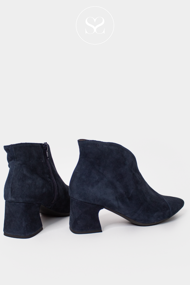 WONDERS I-9013 NAVY SUEDE ANKLE BOOTS WITH SIDE ZIP AND BLOCK HEEL.