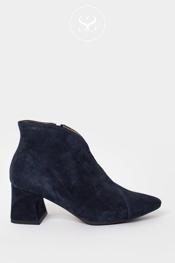 WONDERS I-9013 NAVY SUEDE ANKLE BOOTS WITH SIDE ZIP AND BLOCK HEEL.