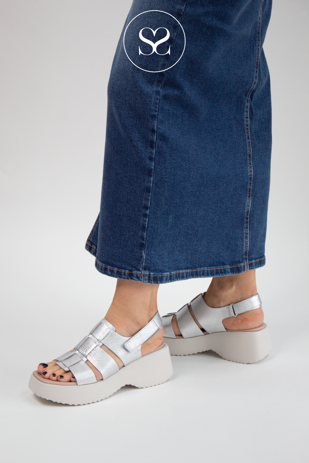 WONDERS SILVER WEDGE SANDALS WITH VELCRO ANKLE STRAP