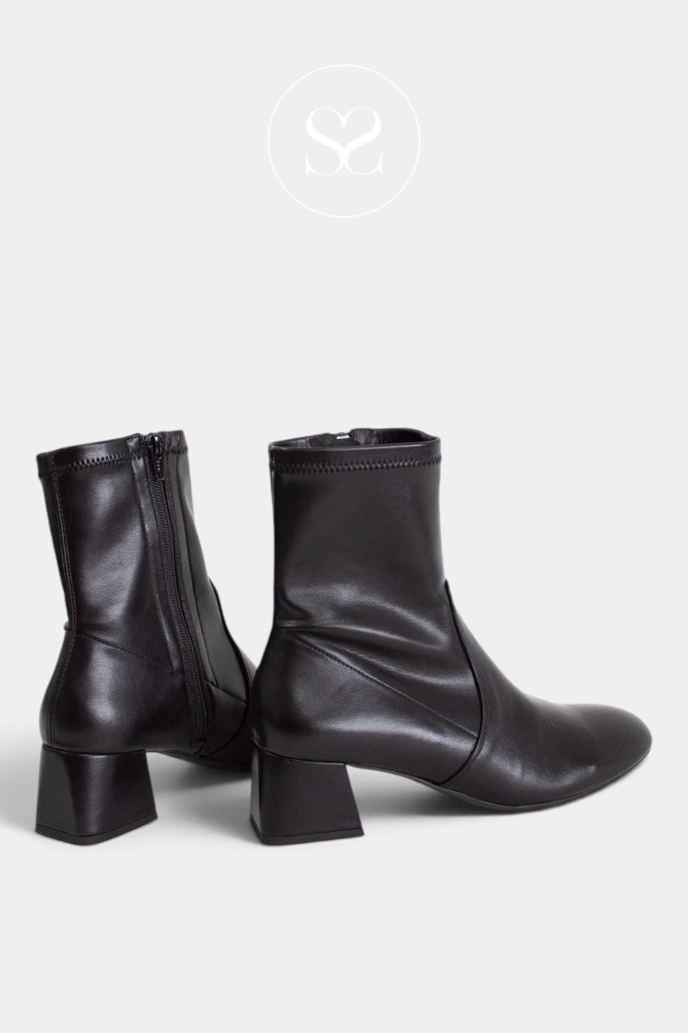 Wonders Black Round Toe Ankle Boot G-5530