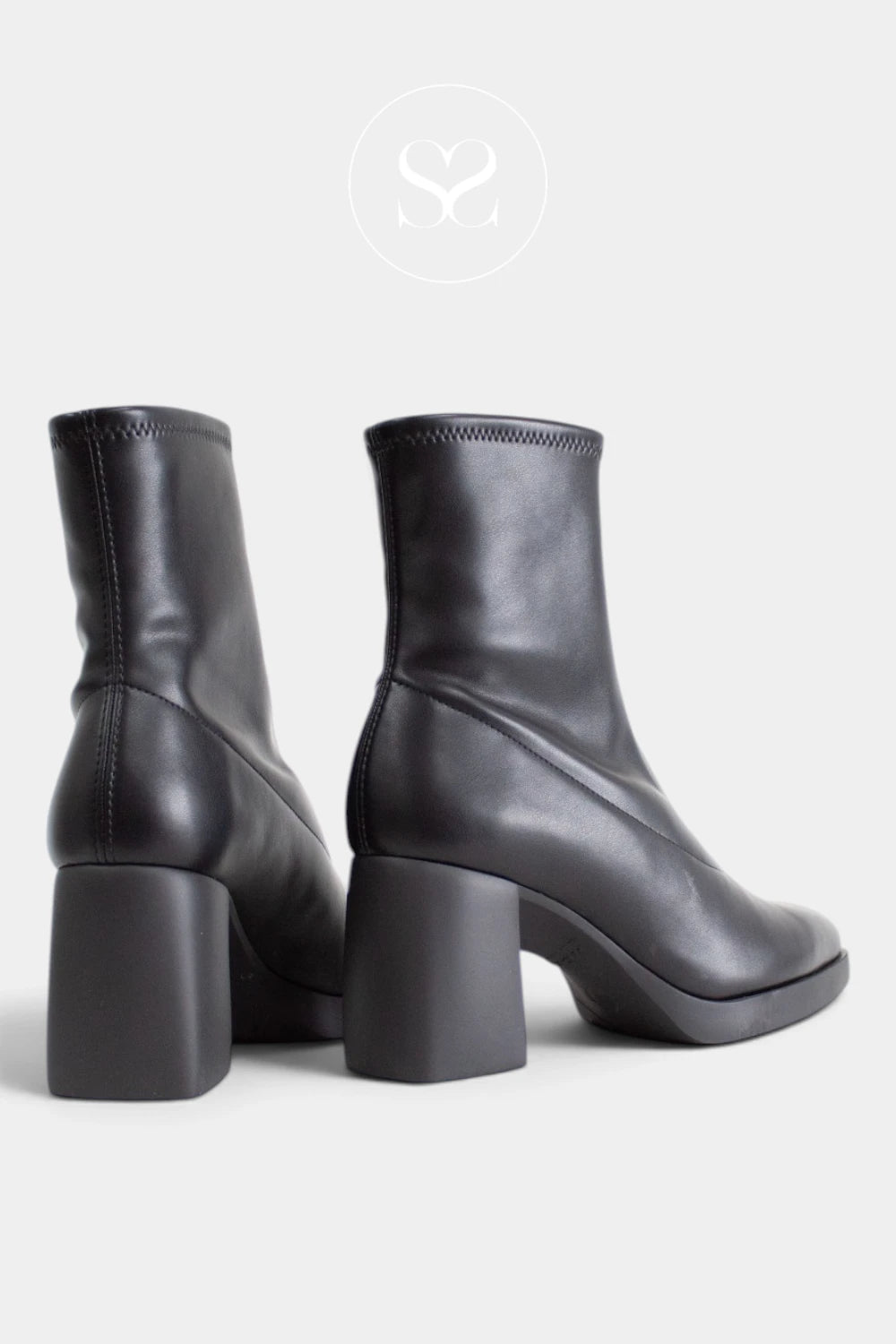 Wonders Black Pointed Heeled Front Zip Ankle Boots - L-1604
