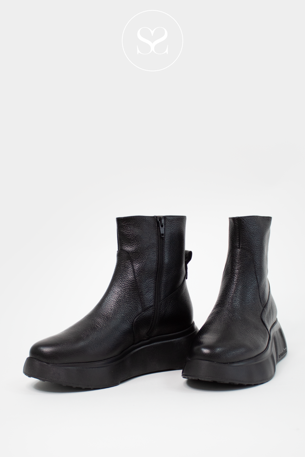 Lightweight black wedge boots from Wonders