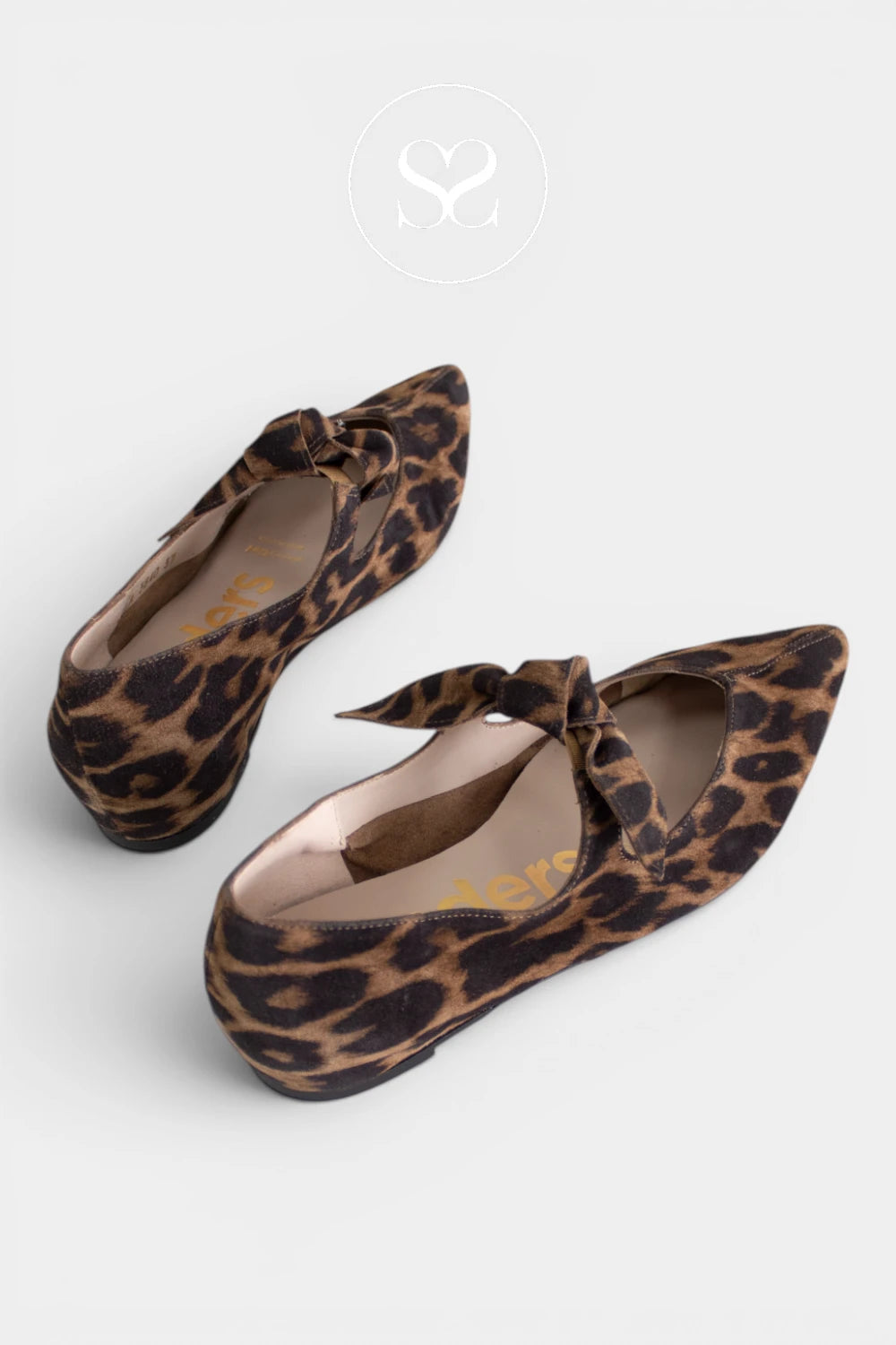 Wonders Leopard Print Pointed Toe Pumps - A-3840