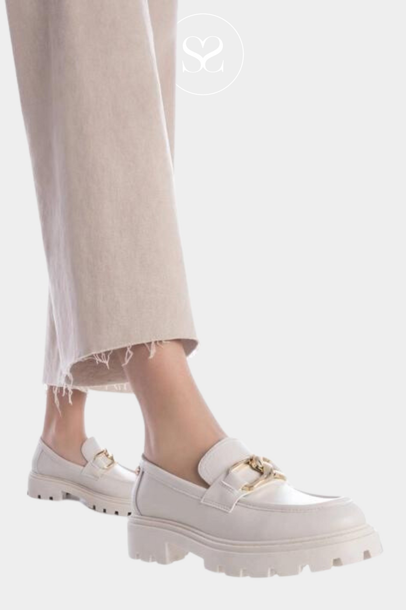 Woman wearing XTI cream chunky loafers - 142204