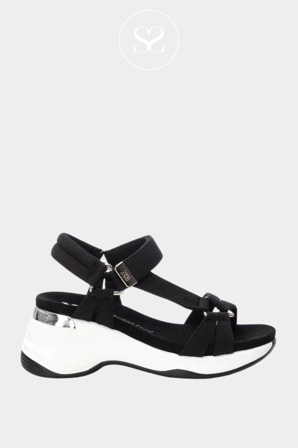 XTI 142623 BLACK WALKING SANDAL WITH A CONTRAST WHITE SOLE AND MIRROR HEEL DETAIL. VELCRO FASTENER 