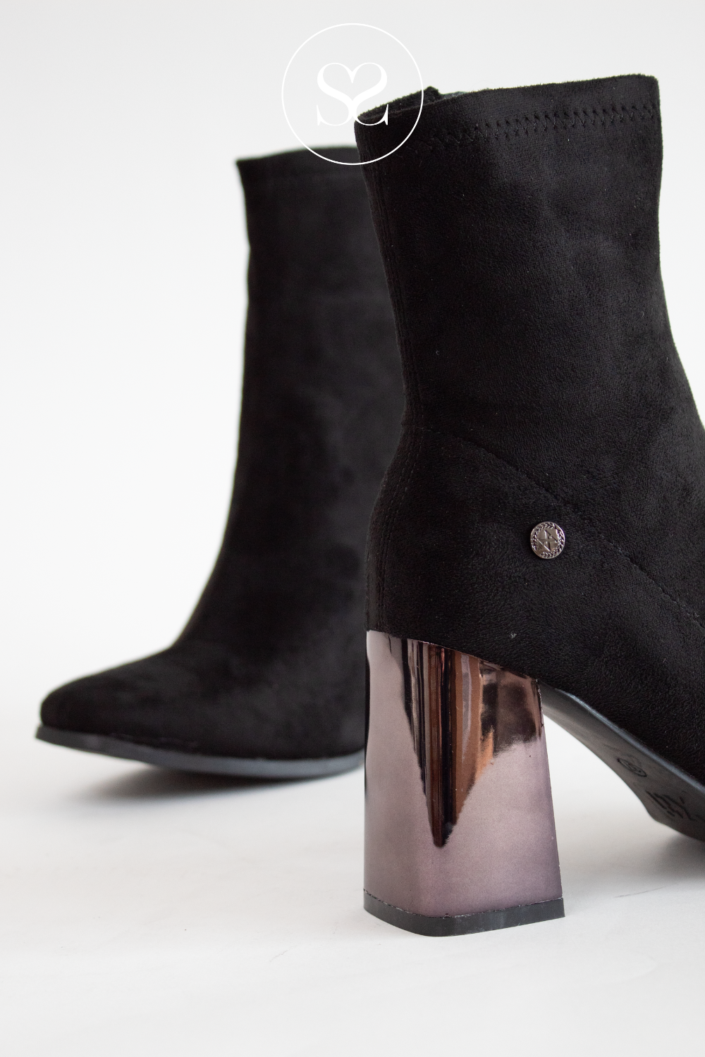 Block heel suede dress boots from XTI