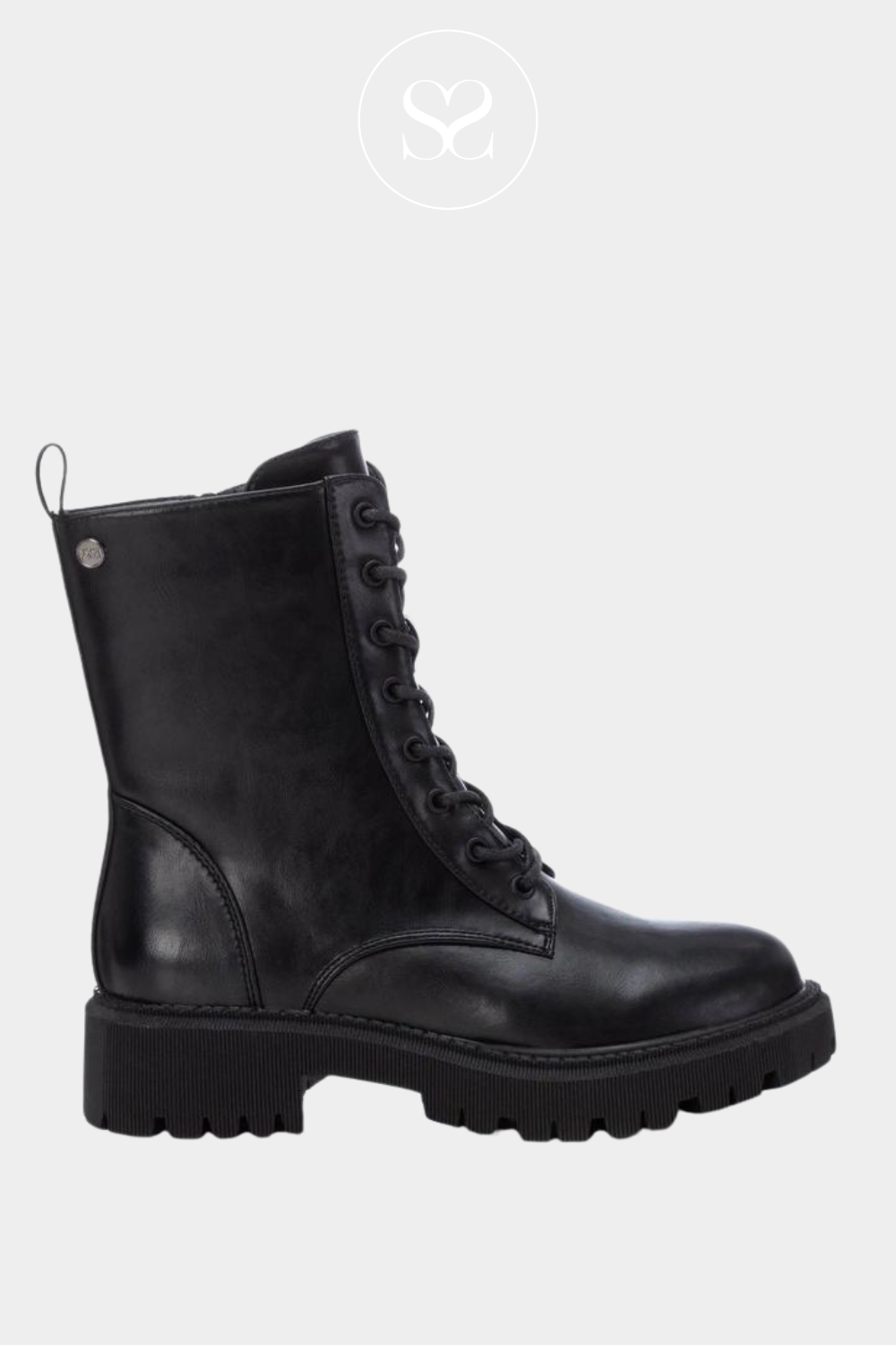 XTI 143318 BLACK FAUX LEATHER MILITARY LACE UP BOOTS.