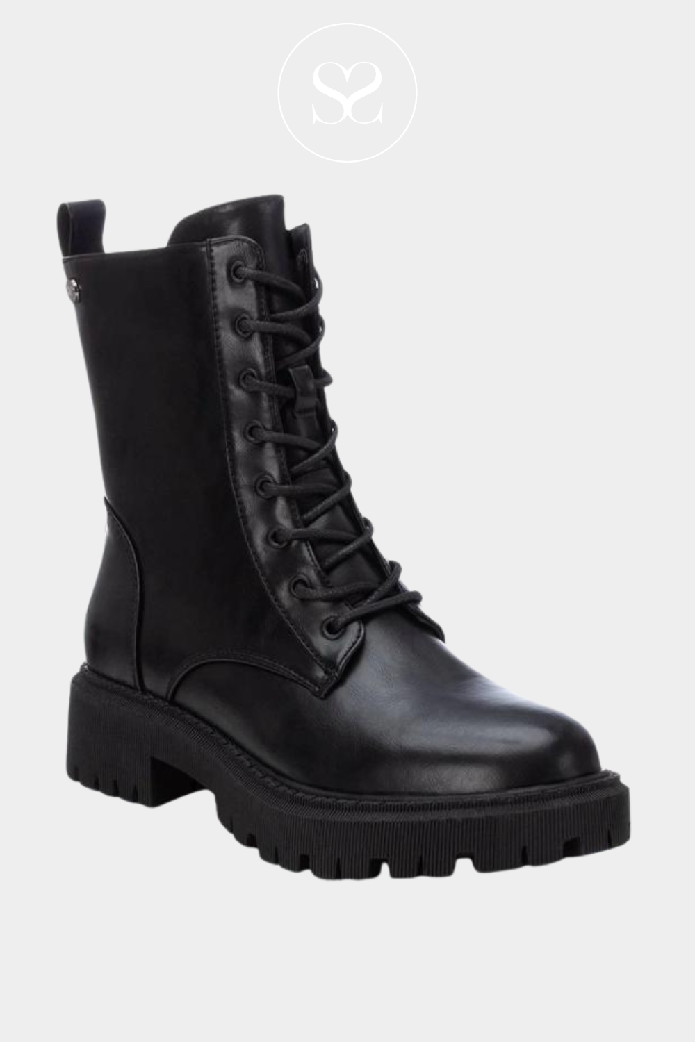 XTI 143318 BLACK FAUX LEATHER MILITARY LACE UP BOOTS.