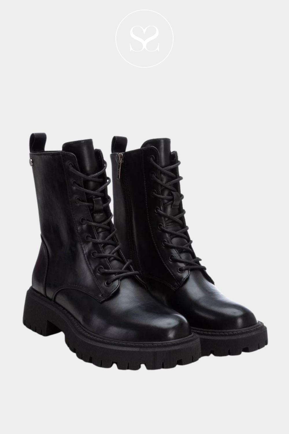 XTI 143318 BLACK FAUX LEATHER MILITARY LACE UP BOOTS.