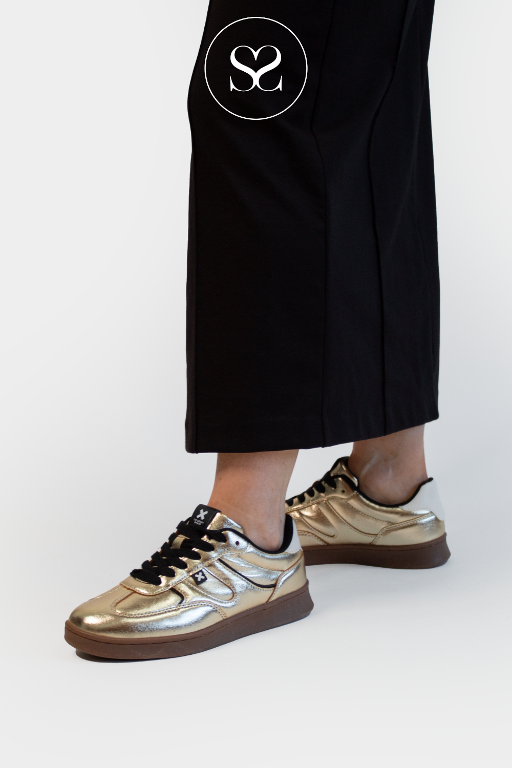 XTI 143384 GOLD METALLIC TRAINERS