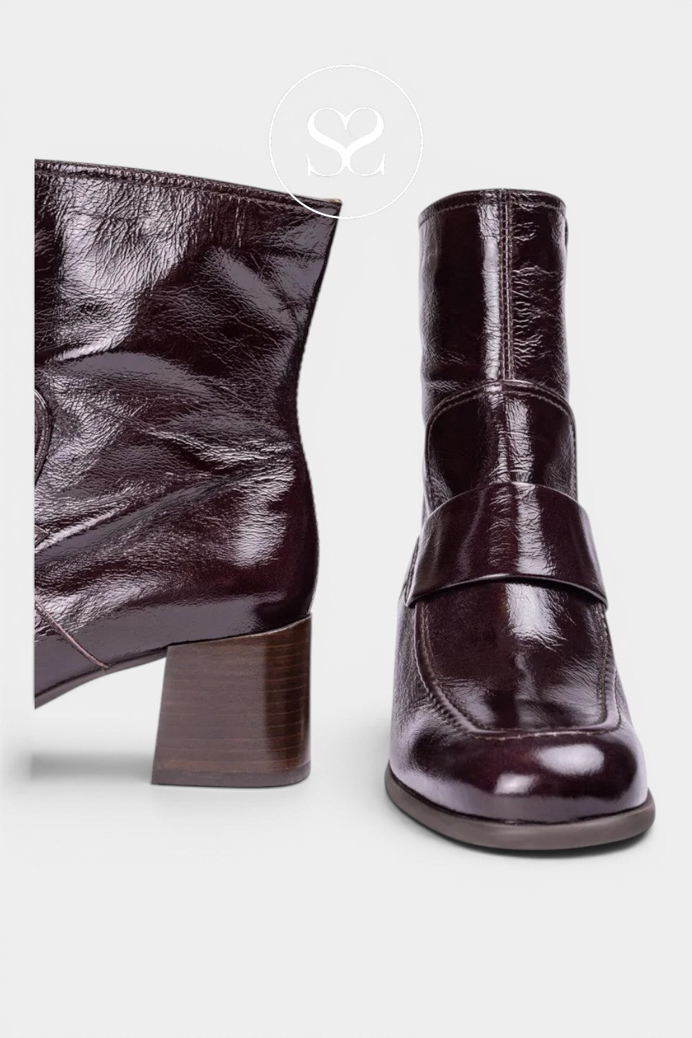 Unisa workwear boots in patent leather brown.