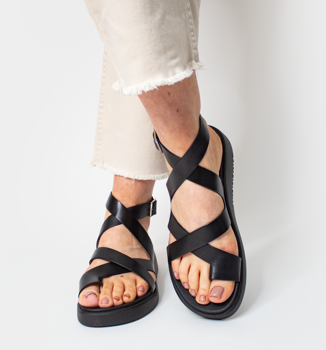 comfortable flat sandals for women in leather 