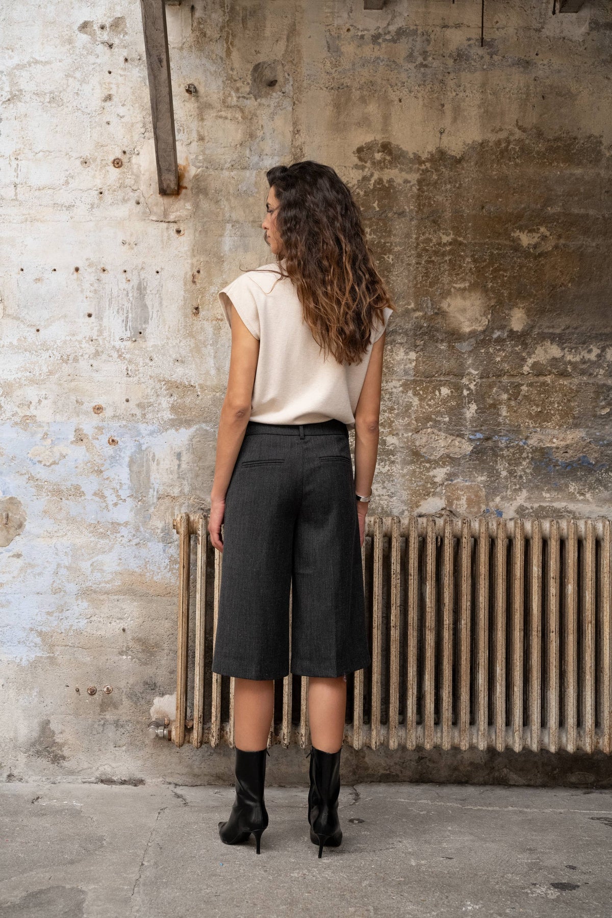 Grey Tweed Straight Bermuda Shorts — PC134