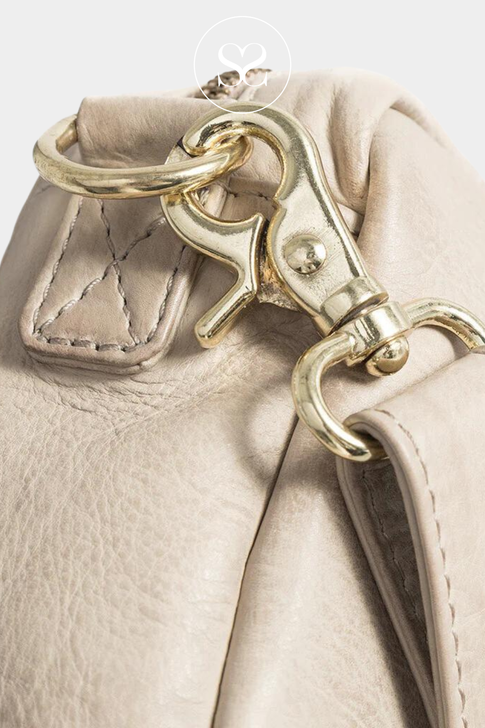 Crossbody bag in beige leather