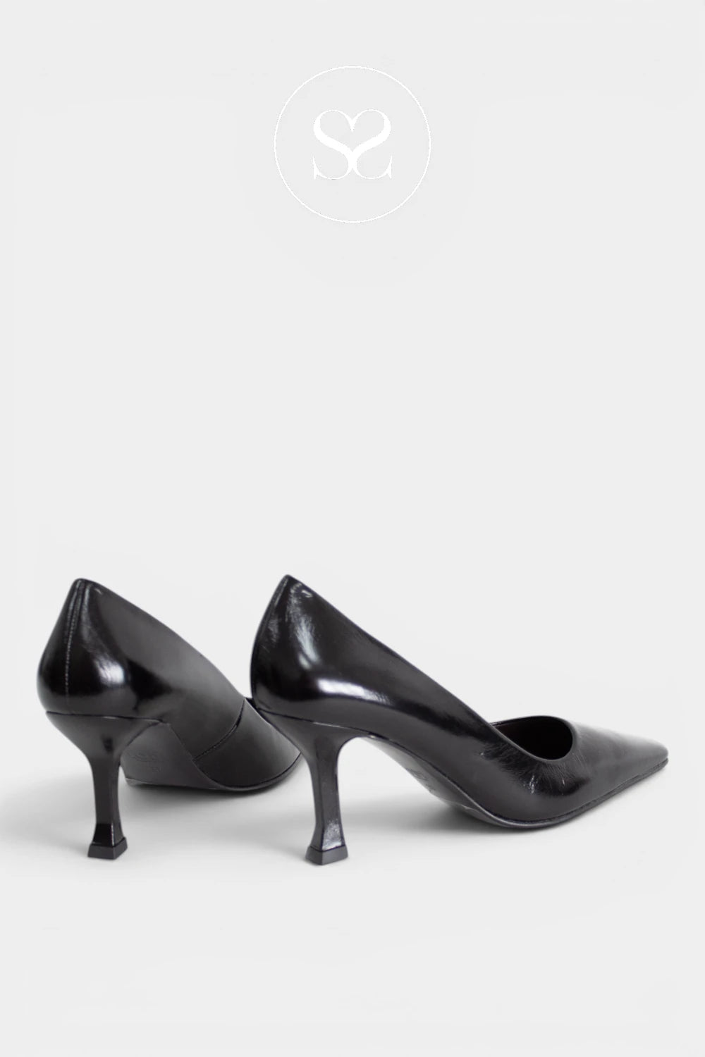 Pauline is a black leather court shoe from Lodi, finished with a high-shine leather upper and a flared 7cm block heel.
