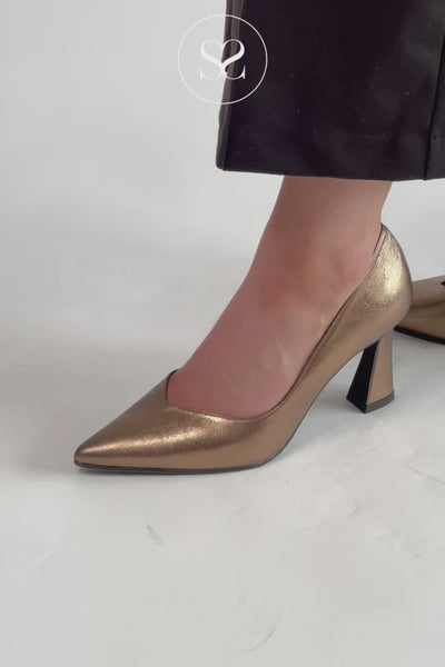 LODI bronze leather court shoes with flared heel and gel cushioning RALINA