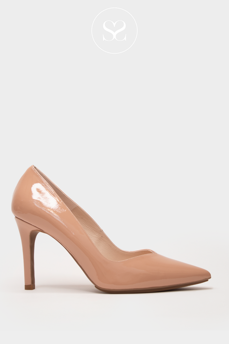 DARK NUDE COURT SHOES FROM LODI. THESE HIGH HEEL STILLETTOES HAVE A POINTED TOE AND FLATTERING V-CUT FRONT